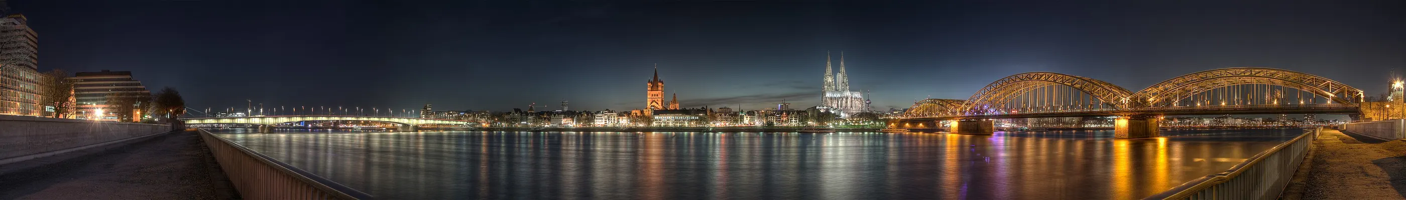 Kölner Altstadt am Rhein – Dom TT Bau in Köln-Rath/Heumar
